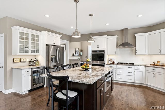 5527 Meadowglen Drive, Clarence, NY 14032