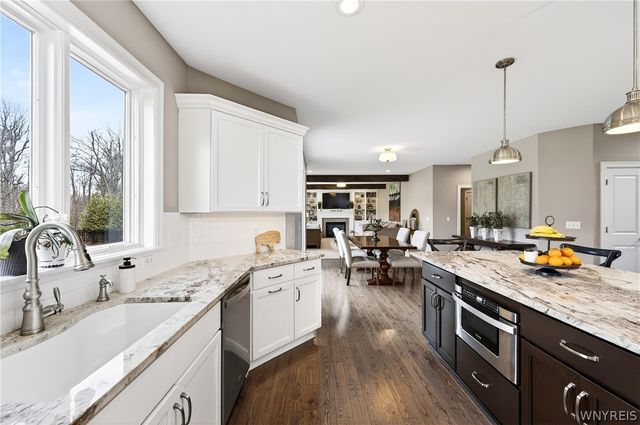 5527 Meadowglen Drive, Clarence, NY 14032