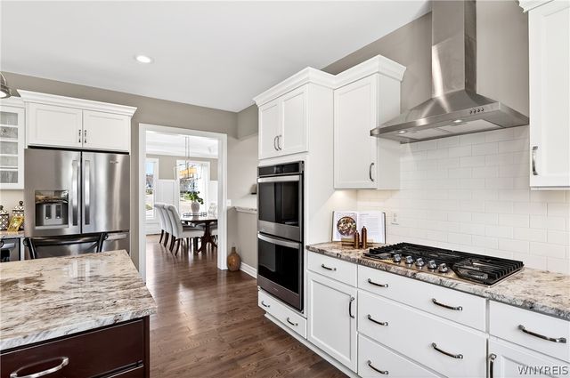 5527 Meadowglen Drive, Clarence, NY 14032