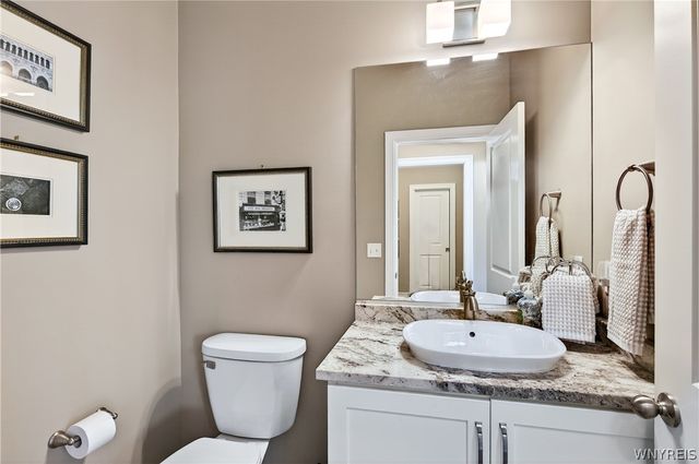 5527 Meadowglen Drive, Clarence, NY 14032