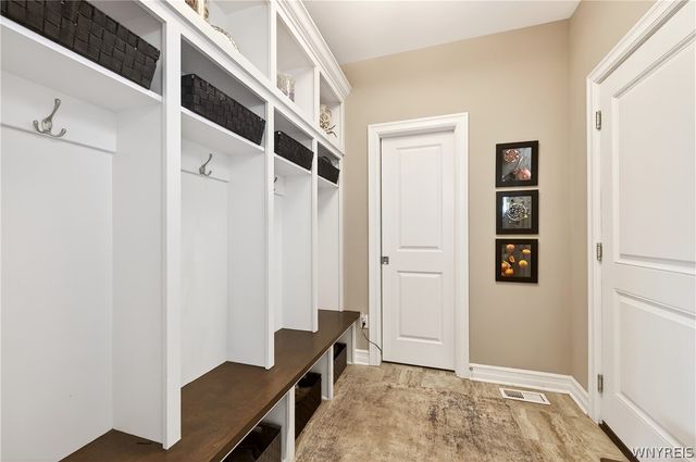 5527 Meadowglen Drive, Clarence, NY 14032