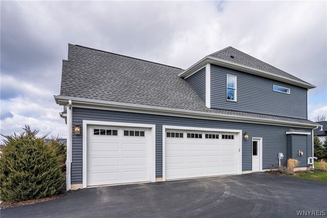 5527 Meadowglen Drive, Clarence, NY 14032