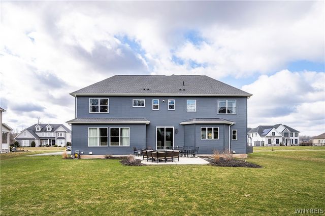 5527 Meadowglen Drive, Clarence, NY 14032