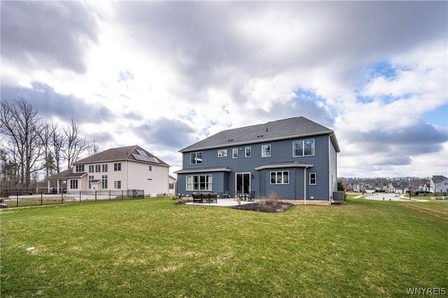 5527 Meadowglen Drive, Clarence, NY 14032