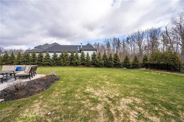 5527 Meadowglen Drive, Clarence, NY 14032