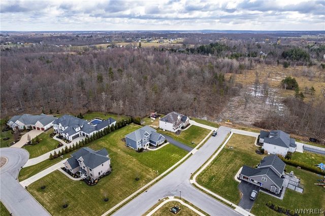 5527 Meadowglen Drive, Clarence, NY 14032