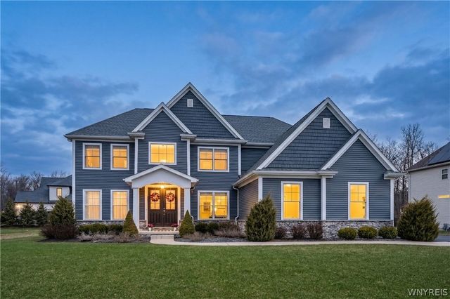 5527 Meadowglen Drive, Clarence, NY 14032