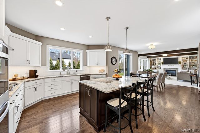 5527 Meadowglen Drive, Clarence, NY 14032