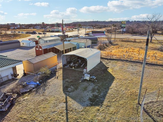 1503 5th Street, Henryetta, OK 74437