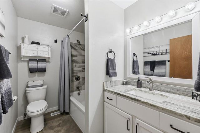 15009 E Cooper Rd, Mead, WA 99021