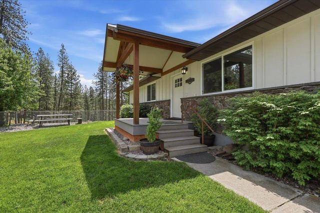 15009 E Cooper Rd, Mead, WA 99021