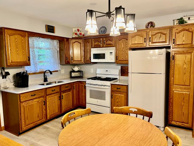 829 Tyler Avenue, Dyer, IN 46311