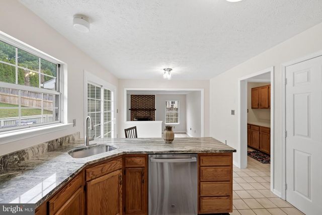 104 KAPOK CIR, Winchester, VA 22602