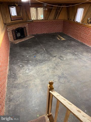 102 MIDDLE CROSS TRL, Harpers Ferry, WV 25425