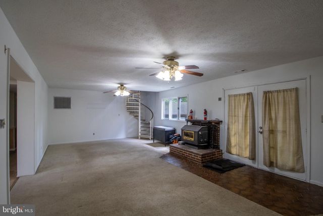 102 MIDDLE CROSS TRL, Harpers Ferry, WV 25425
