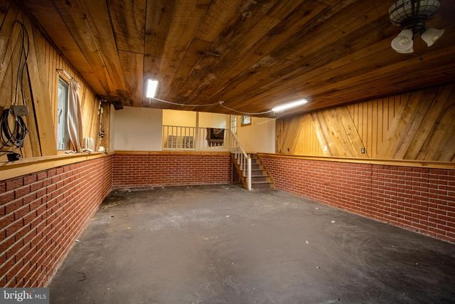 102 MIDDLE CROSS TRL, Harpers Ferry, WV 25425