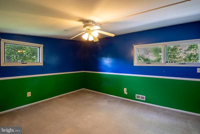 102 MIDDLE CROSS TRL, Harpers Ferry, WV 25425