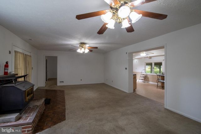 102 MIDDLE CROSS TRL, Harpers Ferry, WV 25425