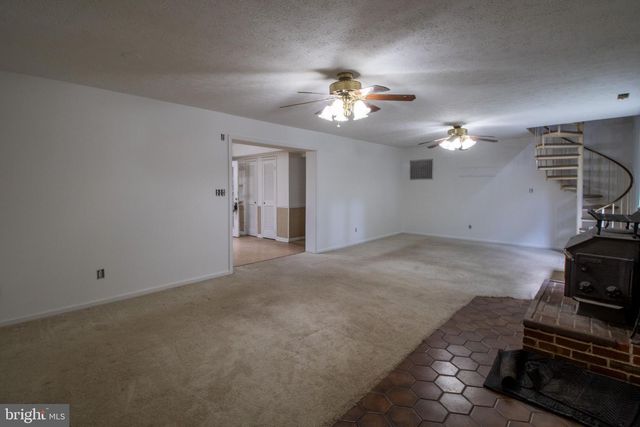 102 MIDDLE CROSS TRL, Harpers Ferry, WV 25425