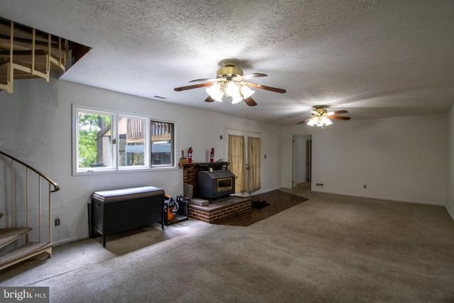 102 MIDDLE CROSS TRL, Harpers Ferry, WV 25425