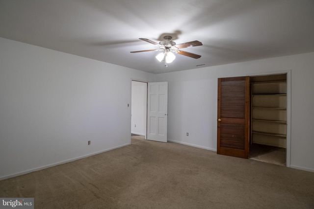 102 MIDDLE CROSS TRL, Harpers Ferry, WV 25425