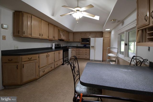 102 MIDDLE CROSS TRL, Harpers Ferry, WV 25425