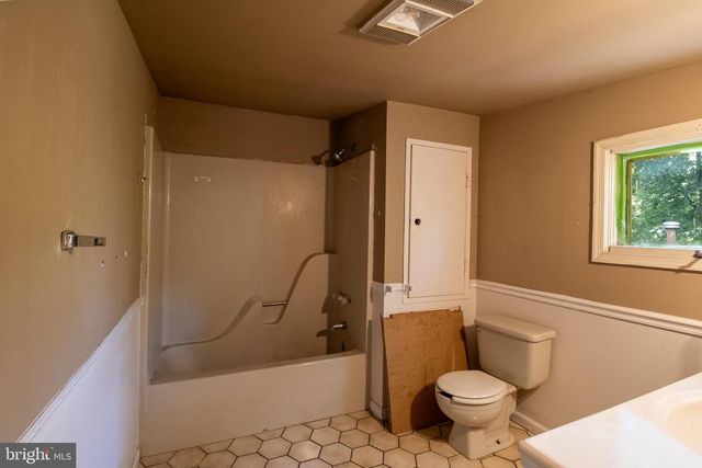 102 MIDDLE CROSS TRL, Harpers Ferry, WV 25425