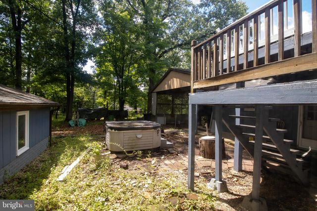 102 MIDDLE CROSS TRL, Harpers Ferry, WV 25425