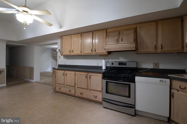 102 MIDDLE CROSS TRL, Harpers Ferry, WV 25425
