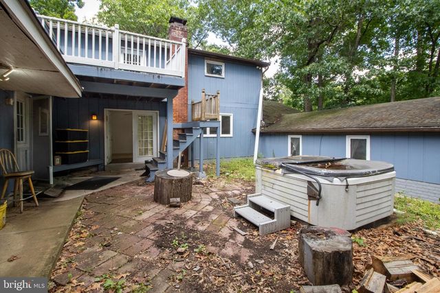 102 MIDDLE CROSS TRL, Harpers Ferry, WV 25425