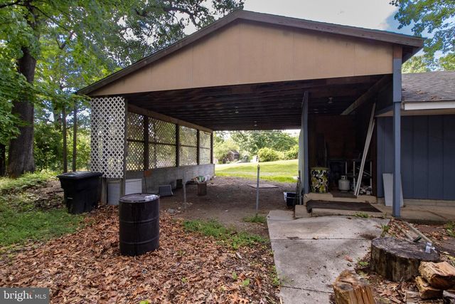 102 MIDDLE CROSS TRL, Harpers Ferry, WV 25425