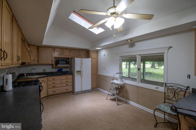 102 MIDDLE CROSS TRL, Harpers Ferry, WV 25425