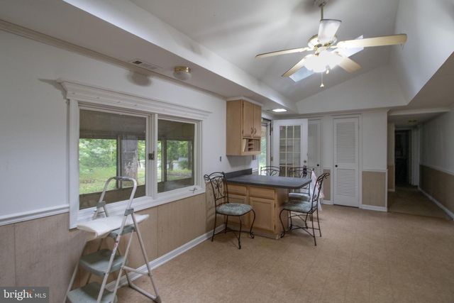 102 MIDDLE CROSS TRL, Harpers Ferry, WV 25425