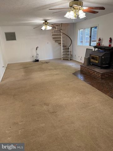 102 MIDDLE CROSS TRL, Harpers Ferry, WV 25425