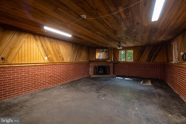 102 MIDDLE CROSS TRL, Harpers Ferry, WV 25425
