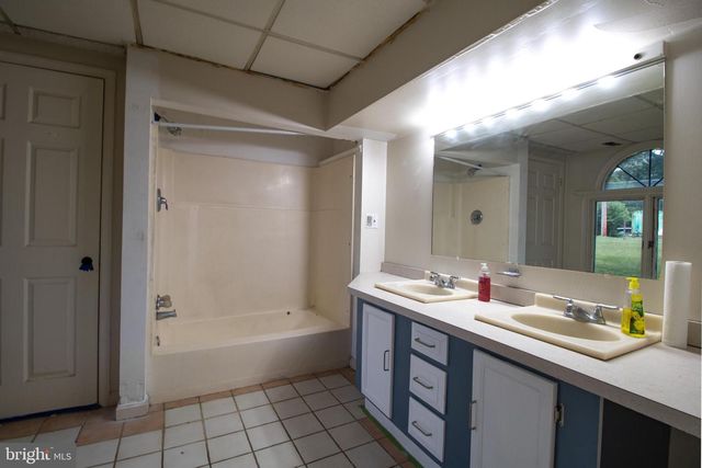 102 MIDDLE CROSS TRL, Harpers Ferry, WV 25425