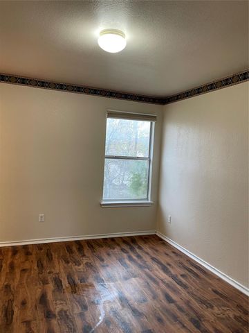 1013 Christopher ST A, Round Rock, TX 78681