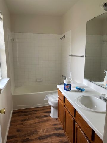 1013 Christopher ST A, Round Rock, TX 78681