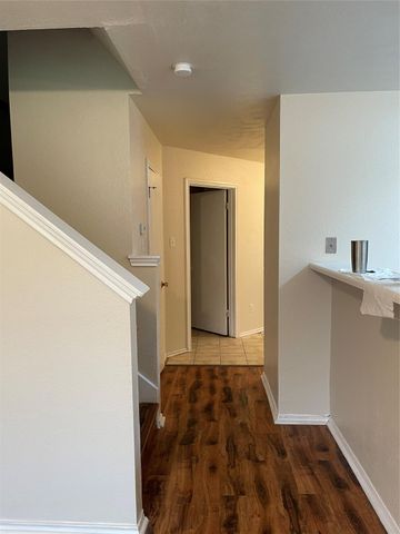 1013 Christopher ST A, Round Rock, TX 78681