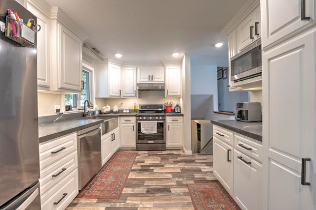 1825 12th St. SW, Minot, ND 58701