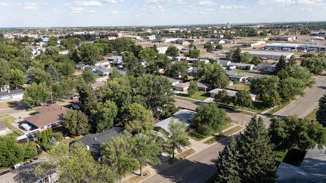 1825 12th St. SW, Minot, ND 58701