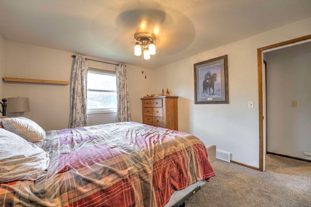 1825 12th St. SW, Minot, ND 58701