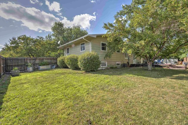 1825 12th St. SW, Minot, ND 58701
