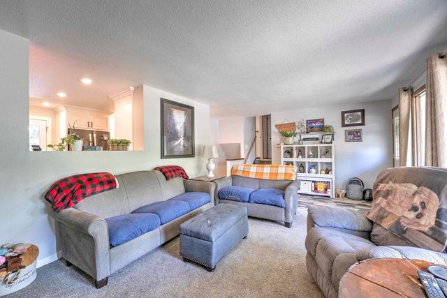 1825 12th St. SW, Minot, ND 58701