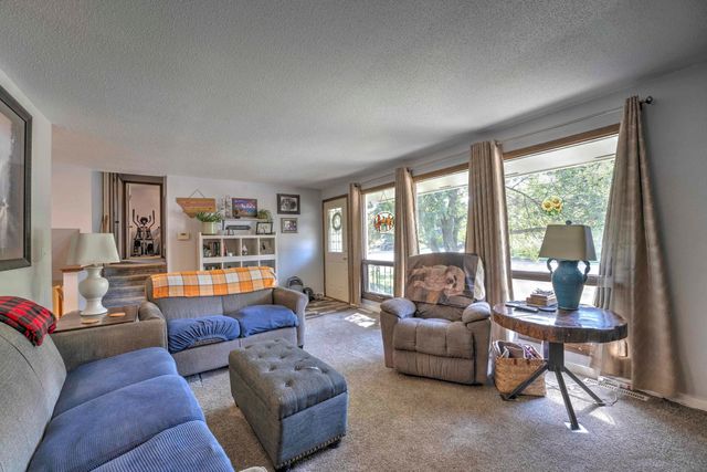 1825 12th St. SW, Minot, ND 58701