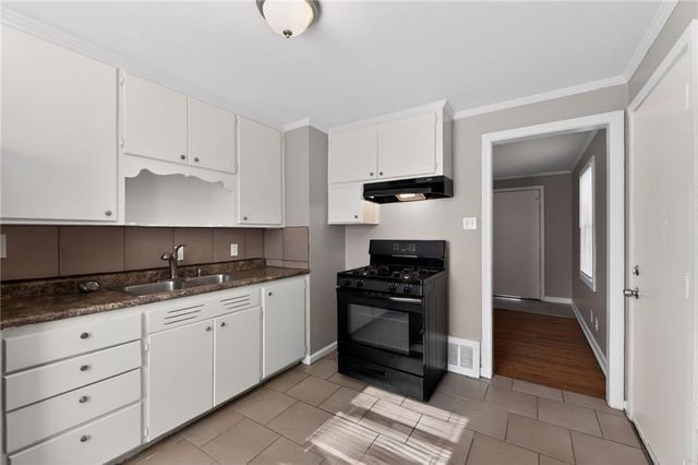 7717 SNI-A-BAR Terrace, Kansas City, MO 64129