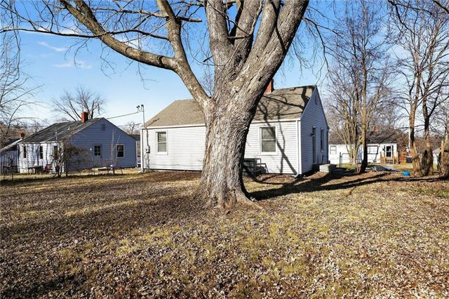 7717 SNI-A-BAR Terrace, Kansas City, MO 64129