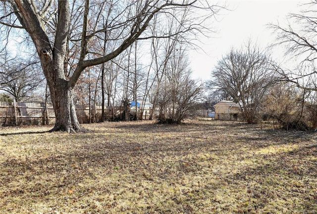 7717 SNI-A-BAR Terrace, Kansas City, MO 64129