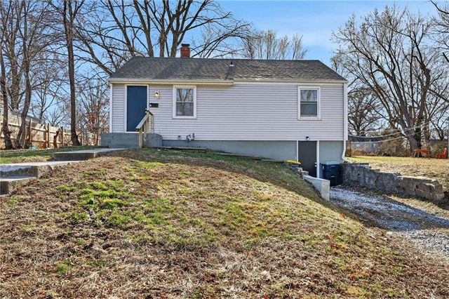 7717 SNI-A-BAR Terrace, Kansas City, MO 64129