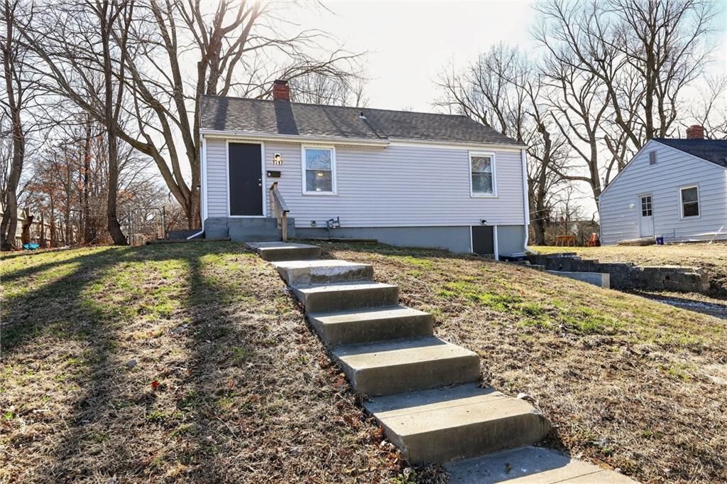 7717 SNI-A-BAR Terrace, Kansas City, MO 64129